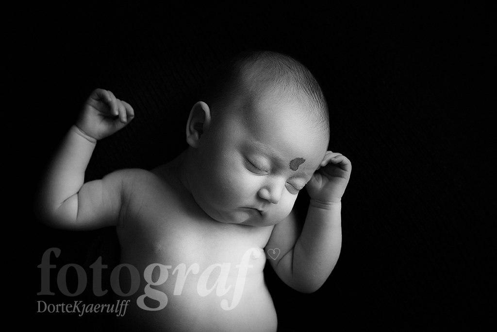 Natural newborn photographer Leicestershire
