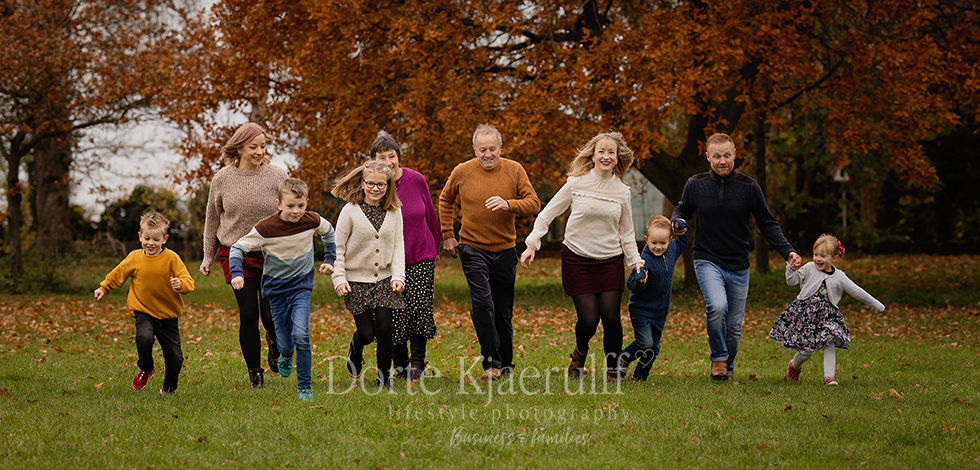 Big extended family photography Northamptonshire